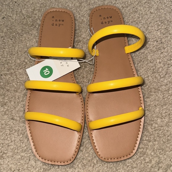 A New Day Wren Sandals Size 10 Color Yellow - Picture 2 of 8